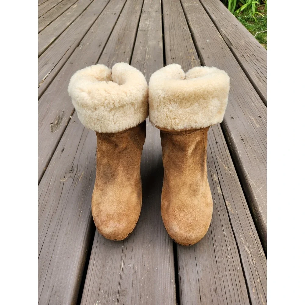 UGG Lynnea Clog Boots Chestnut Suede Shearling Studded Wood Heel Size 9‎